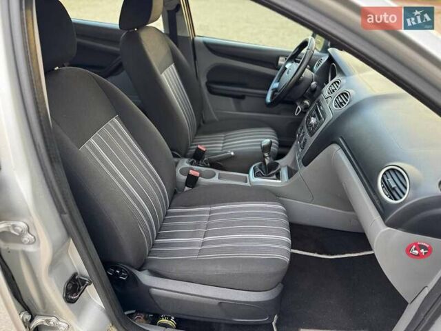 Сірий Форд Фокус, об'ємом двигуна 1.6 л та пробігом 228 тис. км за 4850 $, фото 23 на Automoto.ua