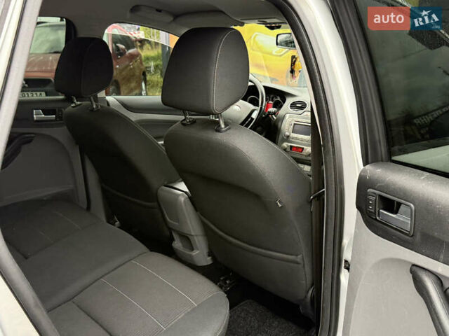 Сірий Форд Фокус, об'ємом двигуна 1.6 л та пробігом 251 тис. км за 6600 $, фото 35 на Automoto.ua