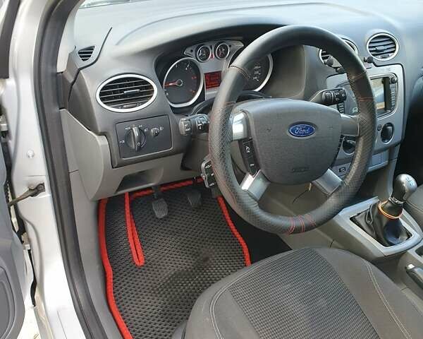 Серый Форд Фокус, объемом двигателя 1.6 л и пробегом 297 тыс. км за 5200 $, фото 15 на Automoto.ua