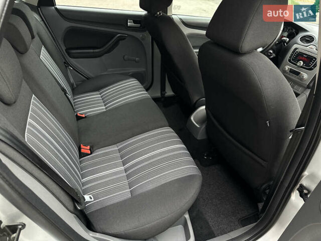 Сірий Форд Фокус, об'ємом двигуна 1.6 л та пробігом 240 тис. км за 5300 $, фото 21 на Automoto.ua