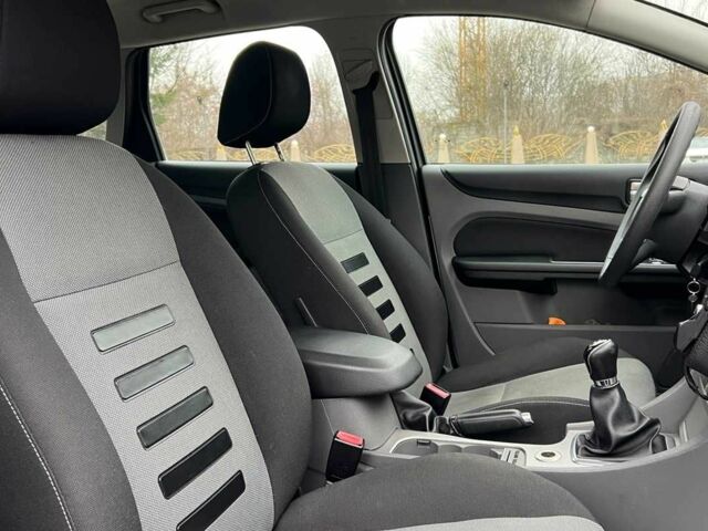 Серый Форд Фокус, объемом двигателя 1.5 л и пробегом 175 тыс. км за 5400 $, фото 15 на Automoto.ua