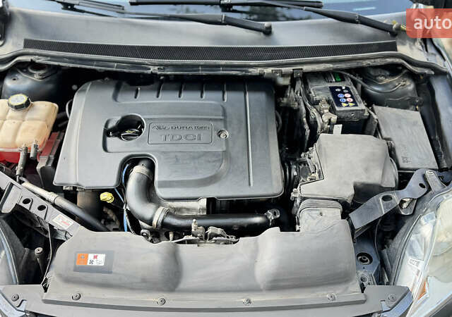 Сірий Форд Фокус, об'ємом двигуна 1.6 л та пробігом 246 тис. км за 5499 $, фото 9 на Automoto.ua