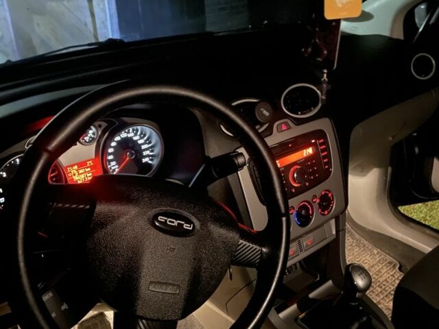 Сірий Форд Фокус, об'ємом двигуна 1.6 л та пробігом 300 тис. км за 5500 $, фото 3 на Automoto.ua