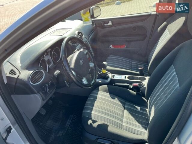 Серый Форд Фокус, объемом двигателя 1.6 л и пробегом 241 тыс. км за 6600 $, фото 9 на Automoto.ua