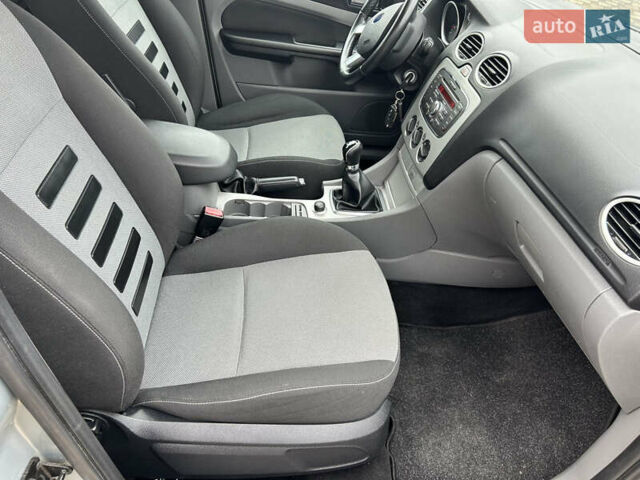 Сірий Форд Фокус, об'ємом двигуна 1.6 л та пробігом 200 тис. км за 5990 $, фото 34 на Automoto.ua