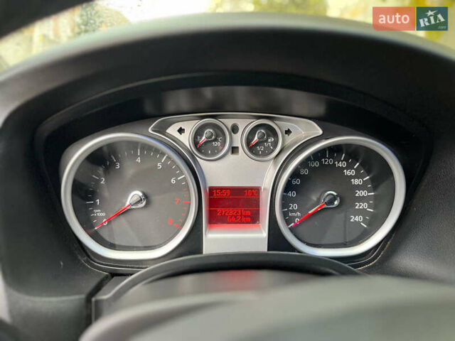 Серый Форд Фокус, объемом двигателя 1.6 л и пробегом 273 тыс. км за 4000 $, фото 5 на Automoto.ua
