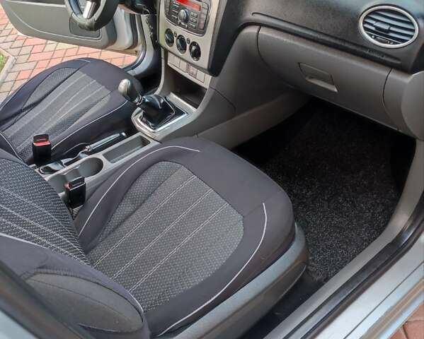 Сірий Форд Фокус, об'ємом двигуна 1.6 л та пробігом 339 тис. км за 4500 $, фото 7 на Automoto.ua