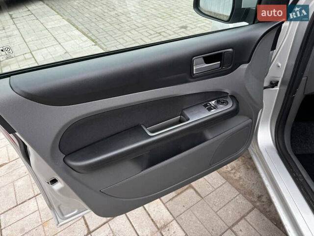 Сірий Форд Фокус, об'ємом двигуна 1.6 л та пробігом 188 тис. км за 5700 $, фото 7 на Automoto.ua