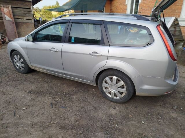 Серый Форд Фокус, объемом двигателя 1.8 л и пробегом 280 тыс. км за 3000 $, фото 2 на Automoto.ua