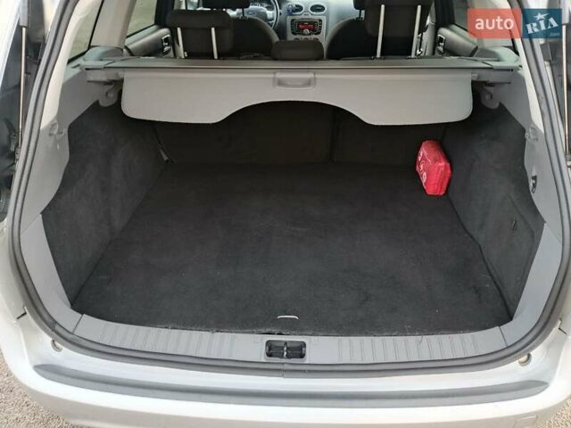 Серый Форд Фокус, объемом двигателя 1.6 л и пробегом 218 тыс. км за 6000 $, фото 7 на Automoto.ua