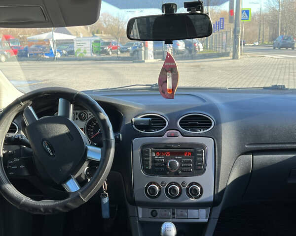 Серый Форд Фокус, объемом двигателя 1.6 л и пробегом 270 тыс. км за 5999 $, фото 39 на Automoto.ua