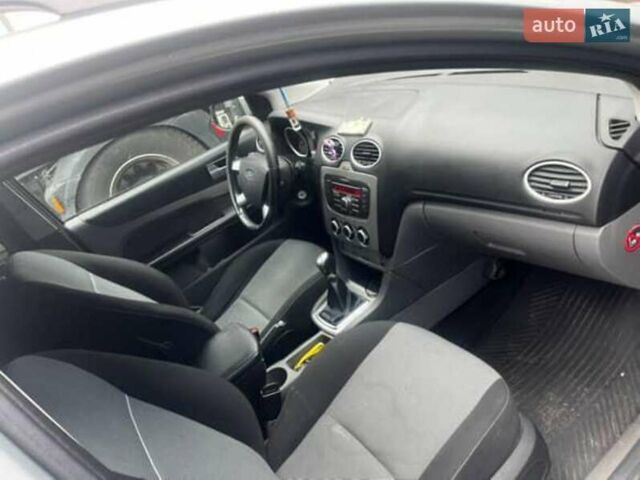 Серый Форд Фокус, объемом двигателя 1.6 л и пробегом 328 тыс. км за 5500 $, фото 7 на Automoto.ua