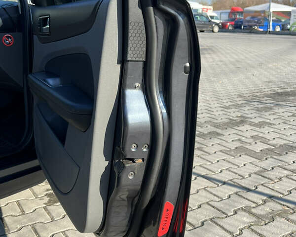 Серый Форд Фокус, объемом двигателя 1.6 л и пробегом 270 тыс. км за 5999 $, фото 44 на Automoto.ua