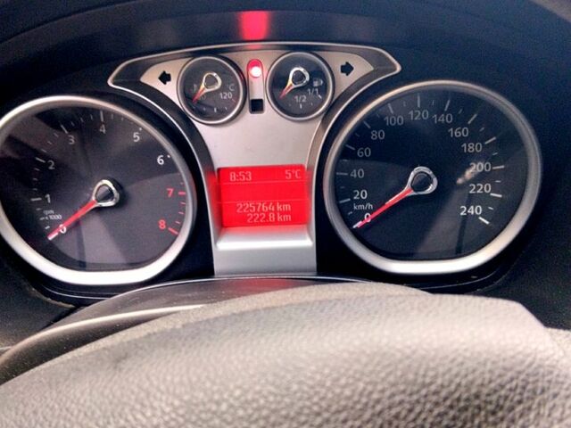 Серый Форд Фокус, объемом двигателя 1.6 л и пробегом 226 тыс. км за 6000 $, фото 1 на Automoto.ua