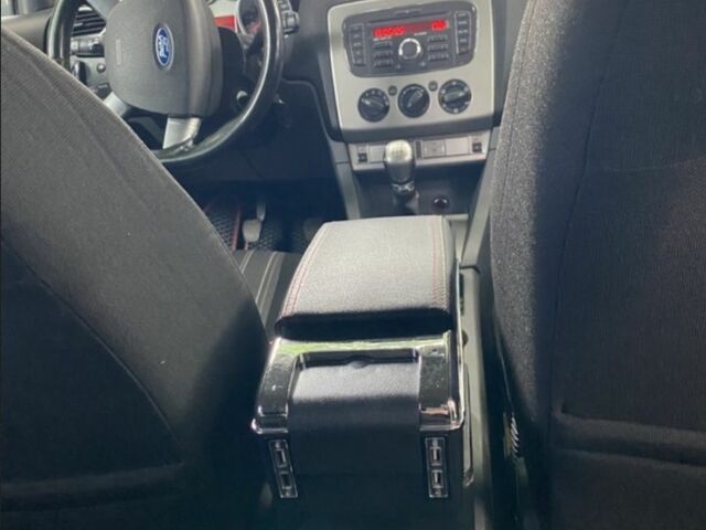 Серый Форд Фокус, объемом двигателя 1.6 л и пробегом 160 тыс. км за 6500 $, фото 5 на Automoto.ua