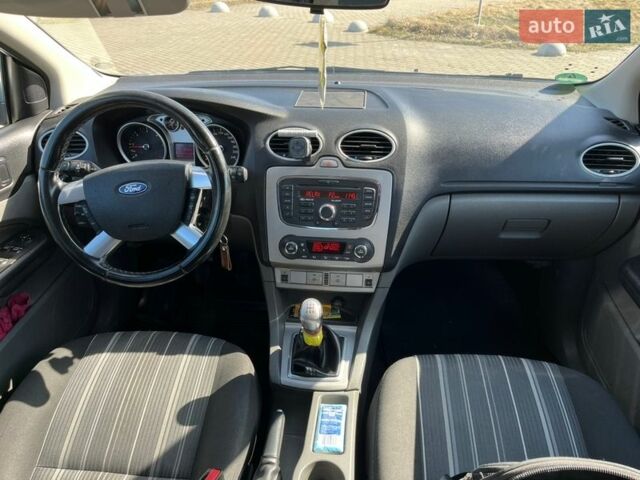 Серый Форд Фокус, объемом двигателя 1.6 л и пробегом 241 тыс. км за 6600 $, фото 11 на Automoto.ua