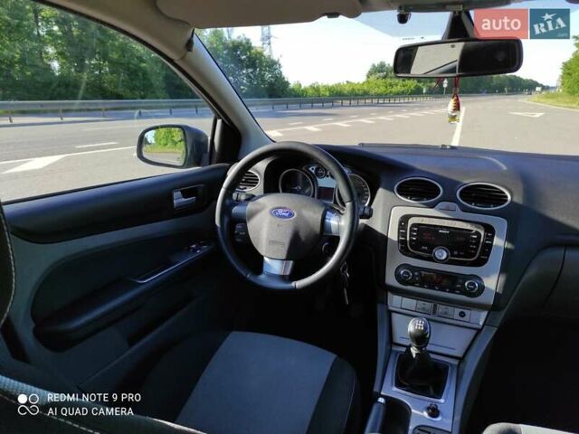 Серый Форд Фокус, объемом двигателя 1.56 л и пробегом 235 тыс. км за 5500 $, фото 8 на Automoto.ua