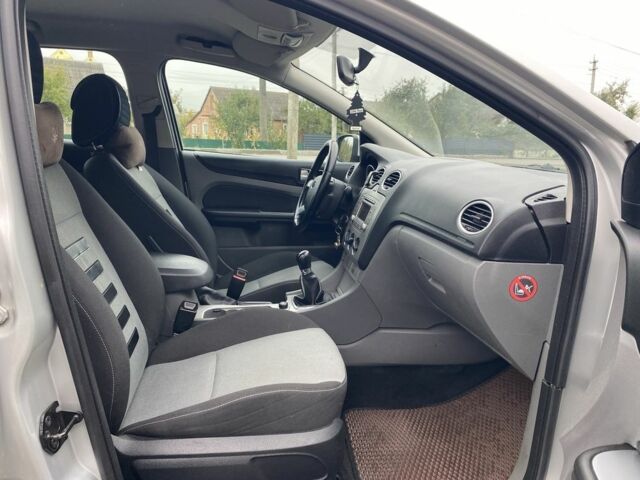 Серый Форд Фокус, объемом двигателя 1.6 л и пробегом 302 тыс. км за 5999 $, фото 16 на Automoto.ua