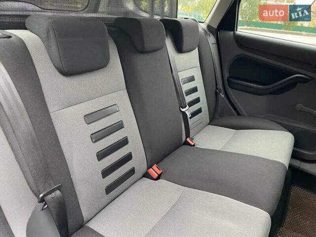 Сірий Форд Фокус, об'ємом двигуна 1.6 л та пробігом 303 тис. км за 6200 $, фото 49 на Automoto.ua