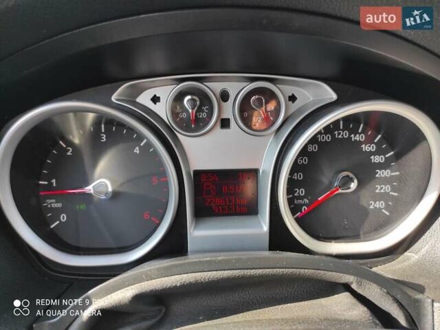 Серый Форд Фокус, объемом двигателя 1.56 л и пробегом 235 тыс. км за 5500 $, фото 10 на Automoto.ua