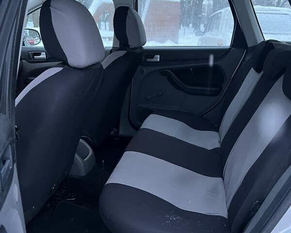 Серый Форд Фокус, объемом двигателя 1.6 л и пробегом 183 тыс. км за 5600 $, фото 14 на Automoto.ua