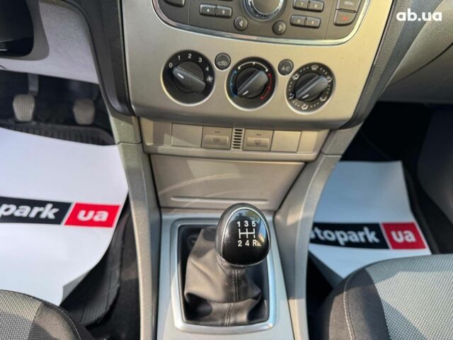 Сірий Форд Фокус, об'ємом двигуна 1.6 л та пробігом 300 тис. км за 5990 $, фото 19 на Automoto.ua