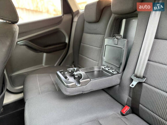 Серый Форд Фокус, объемом двигателя 1.6 л и пробегом 282 тыс. км за 5500 $, фото 48 на Automoto.ua