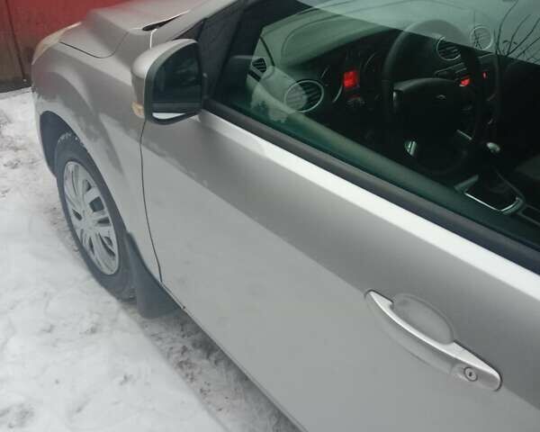 Сірий Форд Фокус, об'ємом двигуна 1.8 л та пробігом 259 тис. км за 5400 $, фото 4 на Automoto.ua