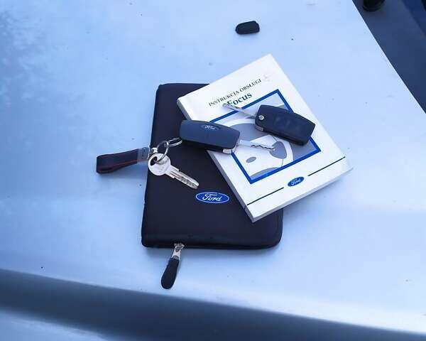 Серый Форд Фокус, объемом двигателя 1.6 л и пробегом 245 тыс. км за 5600 $, фото 1 на Automoto.ua