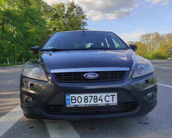 Серый Форд Фокус, объемом двигателя 1.56 л и пробегом 235 тыс. км за 5500 $, фото 1 на Automoto.ua