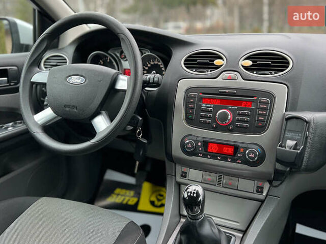 Серый Форд Фокус, объемом двигателя 1.56 л и пробегом 175 тыс. км за 5400 $, фото 15 на Automoto.ua