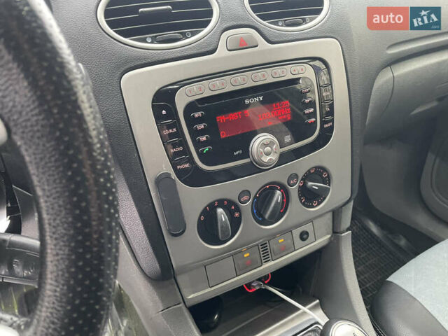 Сірий Форд Фокус, об'ємом двигуна 1.8 л та пробігом 280 тис. км за 6100 $, фото 17 на Automoto.ua