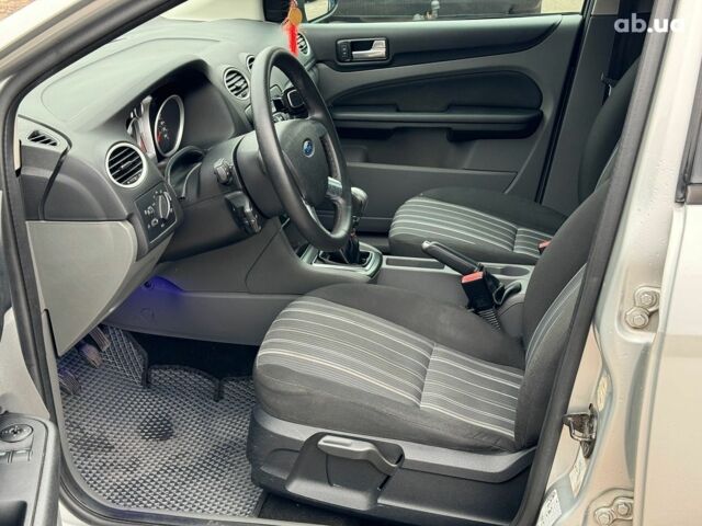 Серый Форд Фокус, объемом двигателя 1.6 л и пробегом 300 тыс. км за 5440 $, фото 12 на Automoto.ua