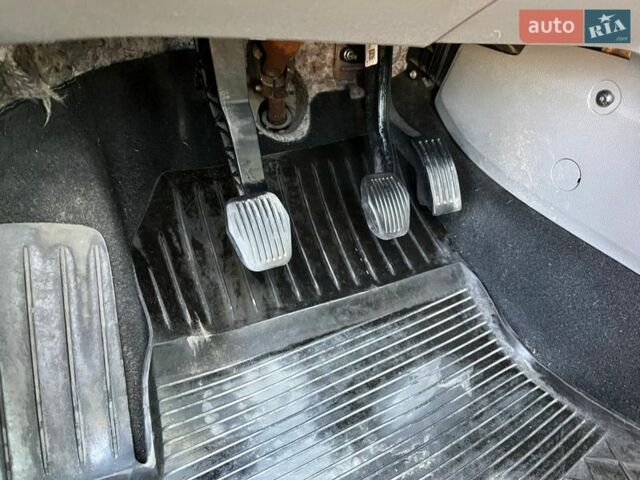 Серый Форд Фокус, объемом двигателя 1.6 л и пробегом 241 тыс. км за 6600 $, фото 1 на Automoto.ua