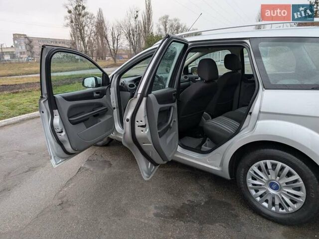 Серый Форд Фокус, объемом двигателя 1.6 л и пробегом 241 тыс. км за 6200 $, фото 10 на Automoto.ua