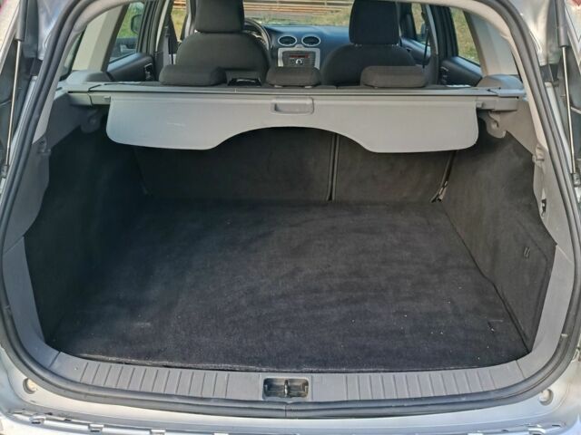 Серый Форд Фокус, объемом двигателя 1.6 л и пробегом 172 тыс. км за 5200 $, фото 7 на Automoto.ua