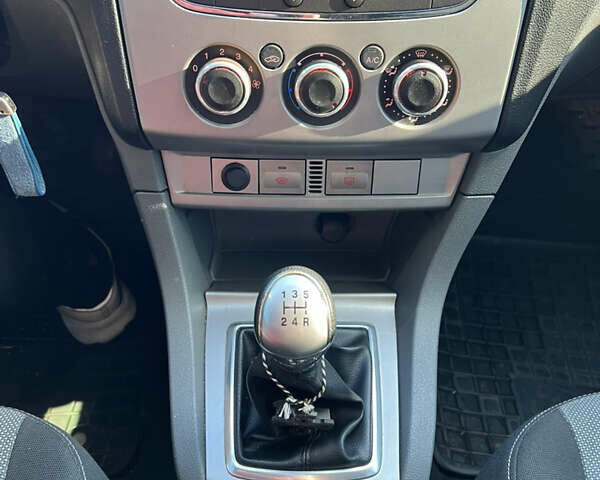 Серый Форд Фокус, объемом двигателя 1.6 л и пробегом 270 тыс. км за 5999 $, фото 52 на Automoto.ua