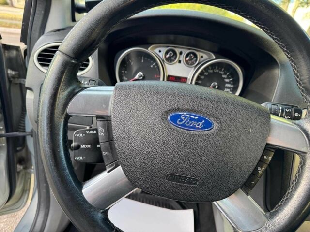 Сірий Форд Фокус, об'ємом двигуна 1.6 л та пробігом 300 тис. км за 5990 $, фото 16 на Automoto.ua