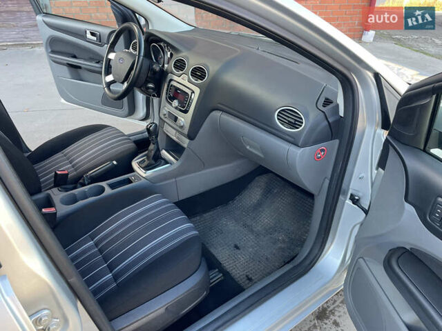 Сірий Форд Фокус, об'ємом двигуна 1.6 л та пробігом 236 тис. км за 5600 $, фото 20 на Automoto.ua