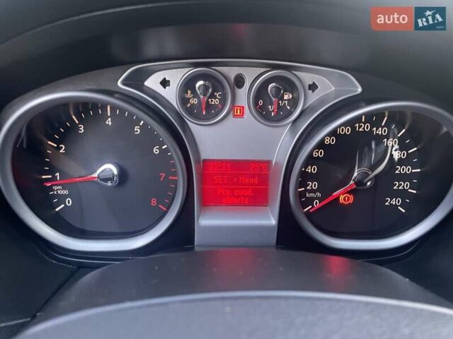 Сірий Форд Фокус, об'ємом двигуна 1.6 л та пробігом 295 тис. км за 5200 $, фото 21 на Automoto.ua