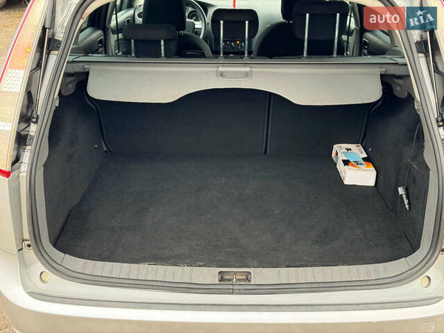 Сірий Форд Фокус, об'ємом двигуна 1.6 л та пробігом 300 тис. км за 5440 $, фото 18 на Automoto.ua