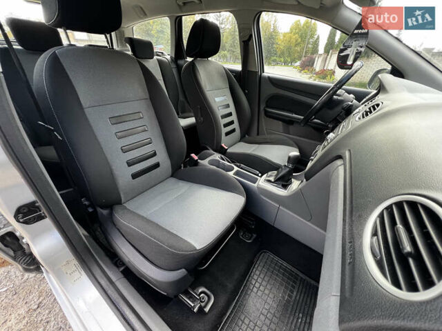 Сірий Форд Фокус, об'ємом двигуна 1.6 л та пробігом 207 тис. км за 6150 $, фото 19 на Automoto.ua