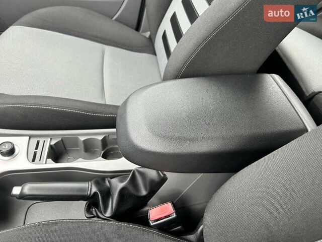 Сірий Форд Фокус, об'ємом двигуна 1.6 л та пробігом 200 тис. км за 5990 $, фото 21 на Automoto.ua