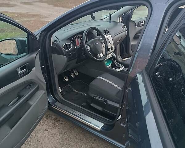 Серый Форд Фокус, объемом двигателя 1.6 л и пробегом 276 тыс. км за 6250 $, фото 3 на Automoto.ua