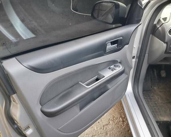 Сірий Форд Фокус, об'ємом двигуна 1.56 л та пробігом 233 тис. км за 5500 $, фото 18 на Automoto.ua