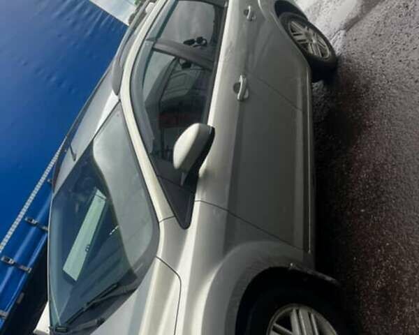 Серый Форд Фокус, объемом двигателя 1.6 л и пробегом 328 тыс. км за 5500 $, фото 6 на Automoto.ua