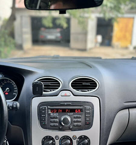 Сірий Форд Фокус, об'ємом двигуна 1.6 л та пробігом 246 тис. км за 5499 $, фото 8 на Automoto.ua