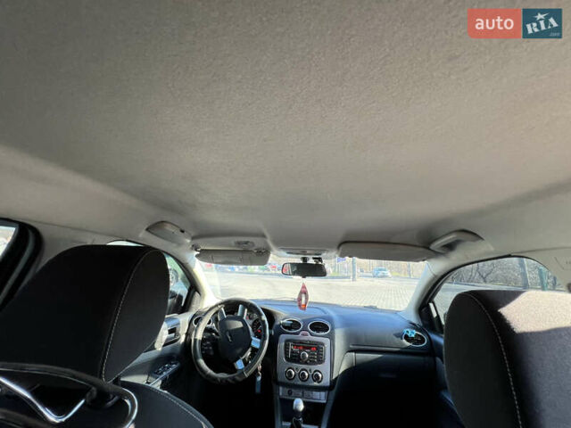 Серый Форд Фокус, объемом двигателя 1.6 л и пробегом 270 тыс. км за 5999 $, фото 40 на Automoto.ua