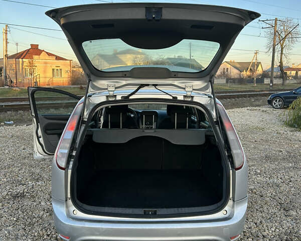 Серый Форд Фокус, объемом двигателя 1.56 л и пробегом 295 тыс. км за 5300 $, фото 1 на Automoto.ua