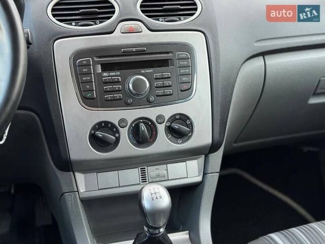 Сірий Форд Фокус, об'ємом двигуна 1.6 л та пробігом 228 тис. км за 4850 $, фото 17 на Automoto.ua